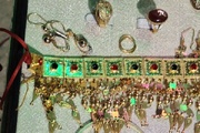 اهدای ۱۲۷ گرم طلا توسط بانوان مینابی برای حمایت از جبهه دفاع از وطن