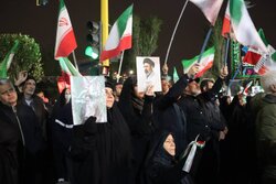 خون‌خواهیِ مردم گرمسار در سوگ پرچمدار انقلاب