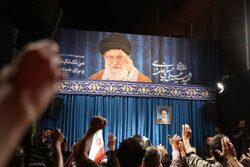 کفن‌پوشان دیار ۱۵خرداد در میدان فلسطین با رهبر انقلاب تجدید بیعت کردند