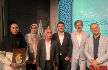 بانوی هنرمند گناوه‌ای مقام نخست جشنواره ملی مشاعره رضوی را کسب کرد