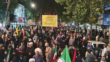 اجرای نماهنگ اینجا ایران در اجتماع شبانه کرمانشاهیان