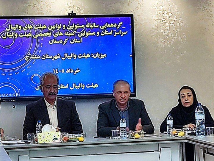 خاکی: توسعه هیئت‌های ورزشی کردستان نیازمند مربیان به‌روز است