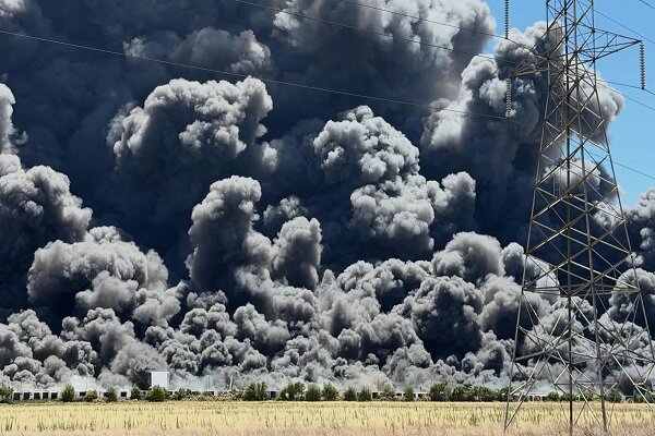 Massive fire destroys distribution facility in California