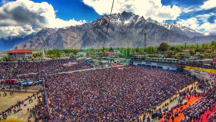برگزاری بزرگترین اجتماع مردمی برای رهبر شهید در برج تاریخی پاکستان