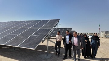 سومین نیروگاه خورشیدی تجمیعی حمایتی بانوان در جرقویه بهره‌برداری شد