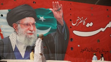 Pakistan'da Şehit Ayetullah Hamaney'i anma törenine yoğun katılım