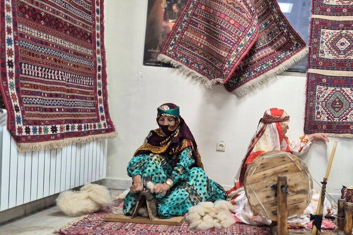 کویر اردستان هنر میآفریند؛ لزوم عرضه صنایع دستی در بناهای تاریخی