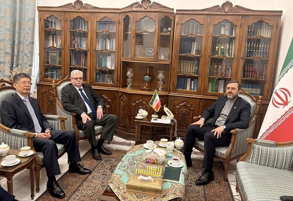 Tahran’da kritik görüşme: Garibabadi, Çin ve Rusya büyükelçileriyle buluştu