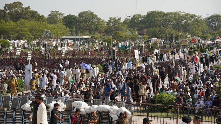 Huge gatherinng held in Lahore for marryred Leader