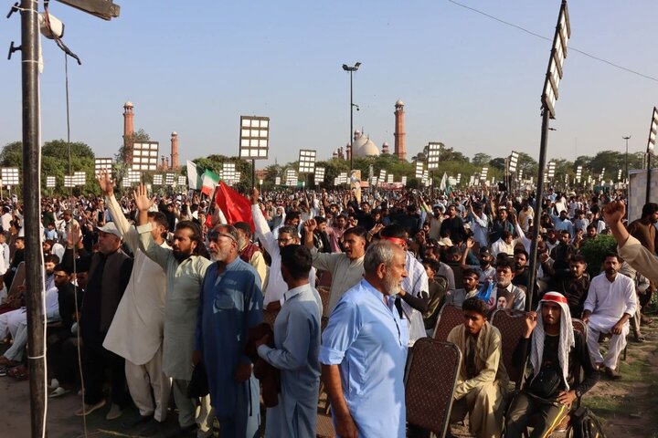 Huge gatherinng held in Lahore for marryred Leader