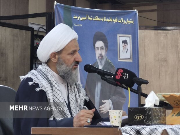 امام جمعه قرچک: ملت ایران از دستاوردهای انقلاب کوتاه نمی‌آید