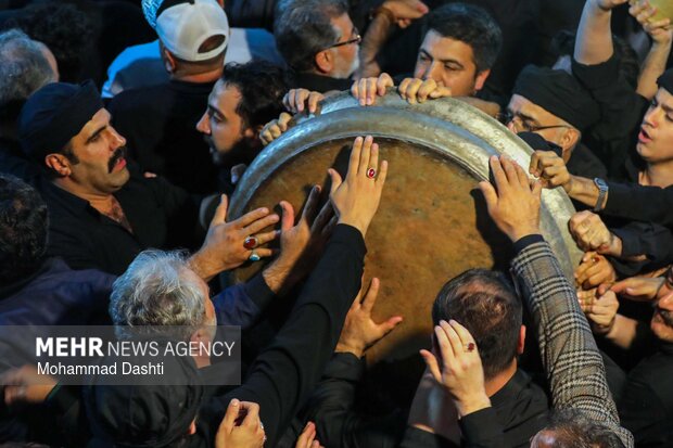 آئین «طشتگذاری» تجلی ارادت دیرینه مردم مشگینشهر به سیدالشهدا(ع)