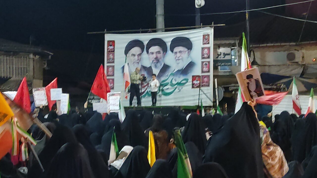 رجزخوانی پسر لنگرودی علیه دشمنان وطن رجزخوانی پسر لنگرودی علیه دشمنان وطن