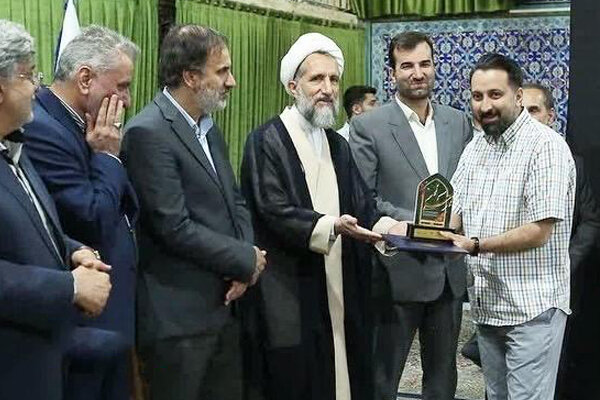 درخشش هنرمند مراغهای در جشنواره ملی خوشنویسی رضوی درخشش هنرمند مراغهای در جشنواره ملی خوشنویسی رضوی