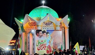 اجتماع حماسی مردم گناوه در جوار یادمان شهدای گمنام