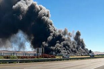 Air in California turns toxic as huge warehouse fire