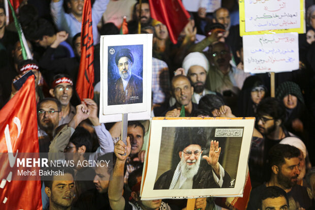 تجمع «لبیک یاخامنه‌ای» قمی ها برای مطالبه تحقّق شروط رهبری در مذاکرات