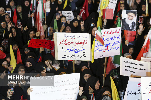 تجمع «لبیک یاخامنه‌ای» قمی ها برای مطالبه تحقّق شروط رهبری در مذاکرات