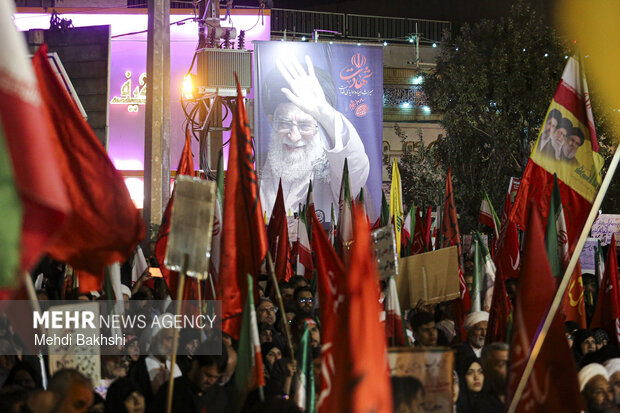 تجمع «لبیک یاخامنه‌ای» قمی ها برای مطالبه تحقّق شروط رهبری در مذاکرات