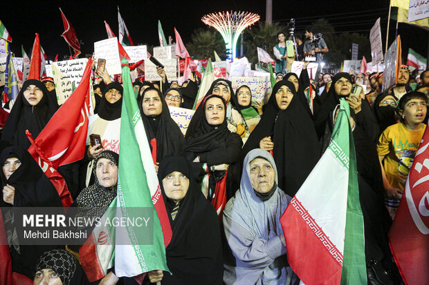 تجمع «لبیک یاخامنه‌ای» قمی ها برای مطالبه تحقّق شروط رهبری در مذاکرات