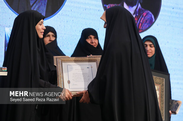 مراسم رونمایی از مجموعه کتاب «آسمان‌دارها»