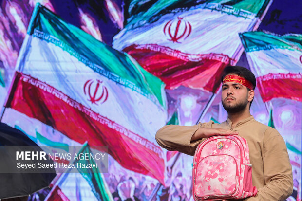 مراسم رونمایی از مجموعه کتاب «آسمان‌دارها»