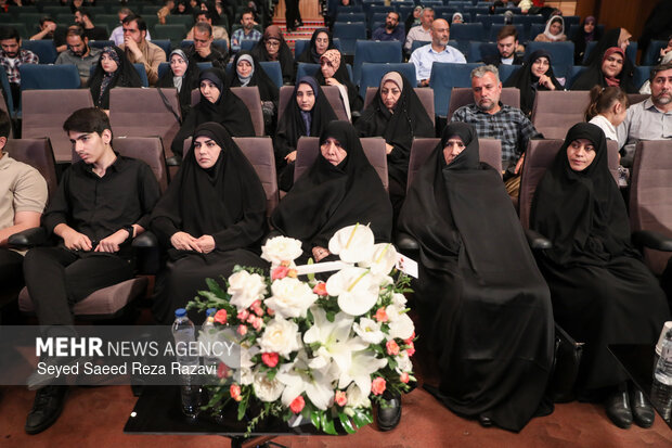 مراسم رونمایی از مجموعه کتاب «آسمان‌دارها»