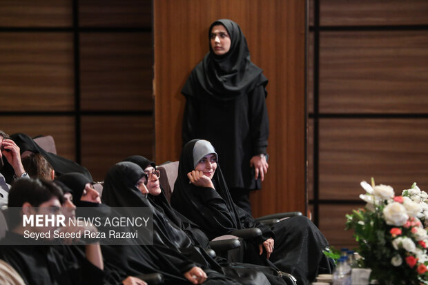 مراسم رونمایی از مجموعه کتاب «آسمان‌دارها»