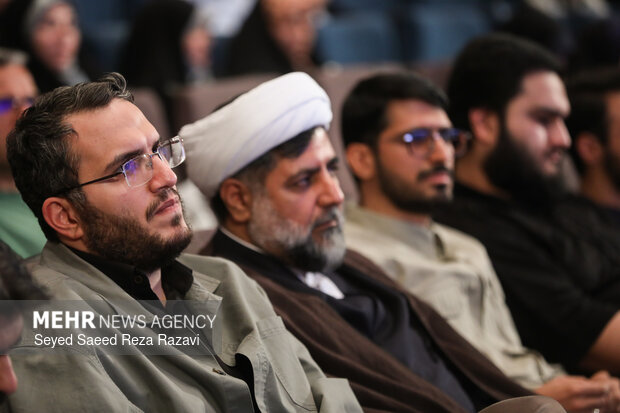 مراسم رونمایی از مجموعه کتاب «آسمان‌دارها»