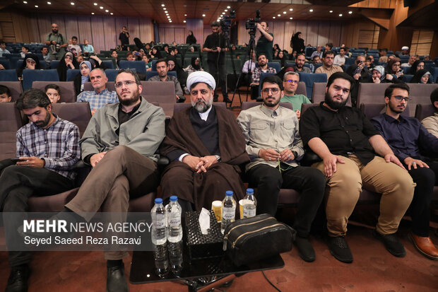مراسم رونمایی از مجموعه کتاب «آسمان‌دارها»