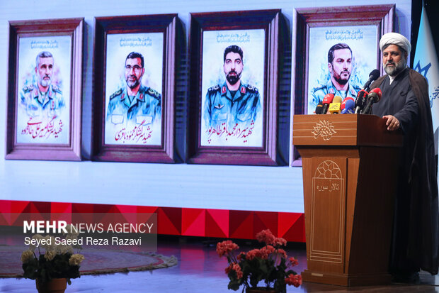 مراسم رونمایی از مجموعه کتاب «آسمان‌دارها»