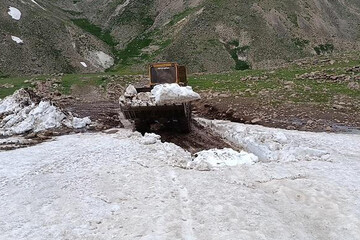 آغاز برف‌روبی ایل راه‌ها با کوچ عشایر شمال غرب به مراتع سهند