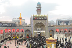 بارگاه منور امام رضا(ع) با اذن عزا به استقبال محرم رفت