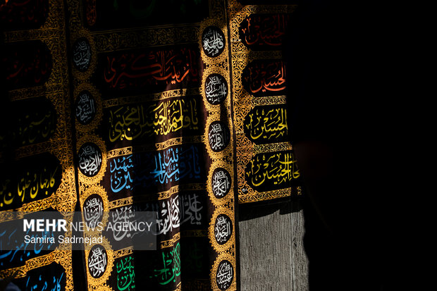 آنها عشق را دور نام حسین علیهالسلام میدوزند