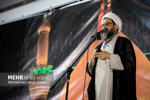 اهتزاز پرچم عزای حسینی در قزوین