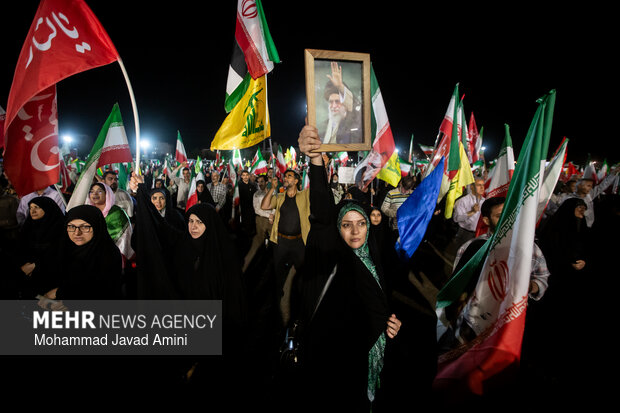 اهتزاز پرچم عزای حسینی در قزوین