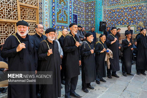 آیین سنتی طشت‌گذاری در بقعه شیخ صفی‌الدین اردبیلی