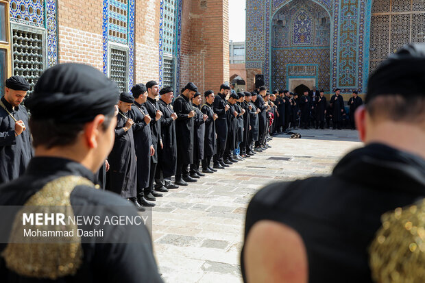 آیین سنتی طشت‌گذاری در بقعه شیخ صفی‌الدین اردبیلی