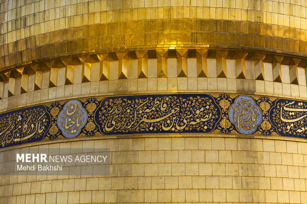 برافراشتن پرچم حرم سیدالشهدا(ع) بر فراز گنبد حرم حضرت معصومه (س)