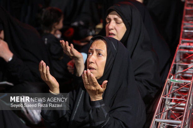 محفل عزاداری شب اول محرم به نیابت از «رهبر شهید انقلاب»