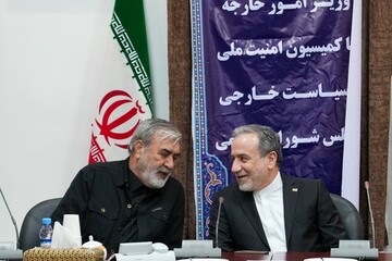 نشست مشترک اعضای کمیسیون امنیت ملی مجلس با وزیر امور خارجه