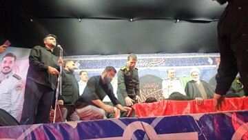 وداع با شکوه رشتوندان با پیکر پلیس شهید در تجمع شبانه