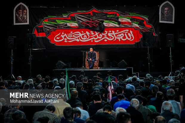 عزاداری شب اول محرم در میدان انقلاب اسلامی