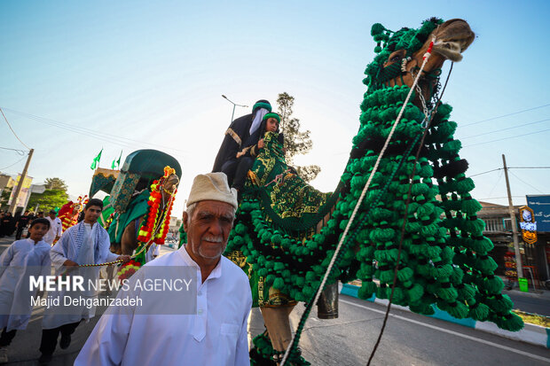 حرکت نمادین کاروان حضرت سیدالشهدا(ع) در یزد