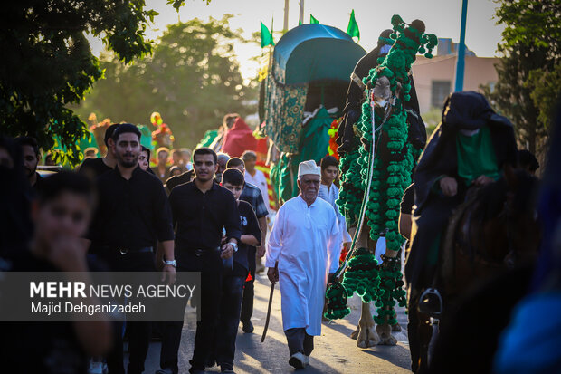 حرکت نمادین کاروان حضرت سیدالشهدا(ع) در یزد