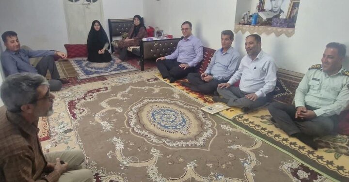 فرماندار تنگستان: مسئولان برای گره‌گشایی از مشکلات مردم تلاش کنند