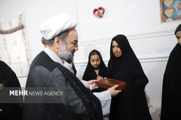دیدار نماینده ولی فقیه در سیستان و بلوچستان با خانواده دو شهید