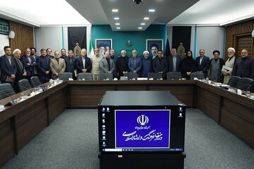 عارف: عبور از نگاه قیم مآبانه به مردم و اهل فرهنگ ضروری است