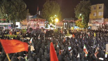 یکصدونهمین حضور شبانه زنجانی ها در میدان انقلاب