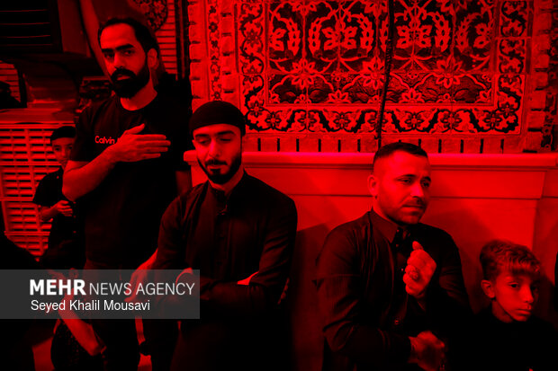 برافراشته شدن پرچم عزا در حرم علوی